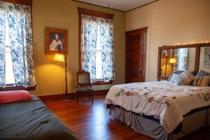 Bohemian Room - 1 queen & 1 futon